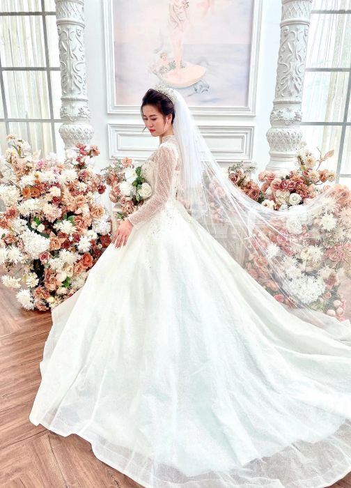 Bộ sưu tập váy cưới lộng lẫy tại LINH CHOU Wedding - Tỏa sáng như ngôi sao trong ngày trọng đại