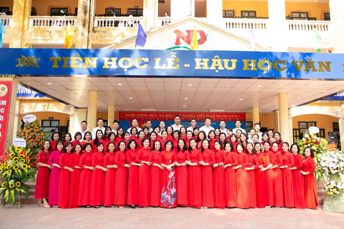 Toàn cảnh ấn tượng về khuôn viên xanh - sạch - đẹp của Trường THCS Nguyễn Du
