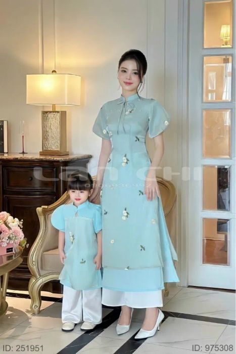 Không gian trưng bày ấn tượng tại Áo Dài Lan Chi