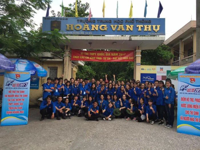 Hình ảnh khuôn viên trường THPT Hoàng Văn Thụ rợp bóng cây xanh