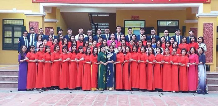 Hình ảnh sinh động về giờ học STEM tại phòng lab THCS Tiên Dược