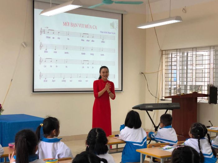 Giờ học ngoại khóa đầy sáng tạo tại Trường Tiểu học Nguyễn Du