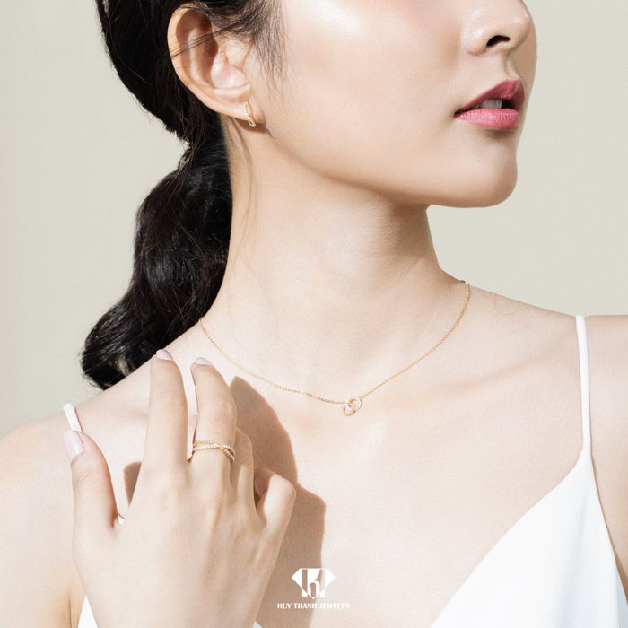 Không gian trưng bày sang trọng tại Huy Thanh Jewelry