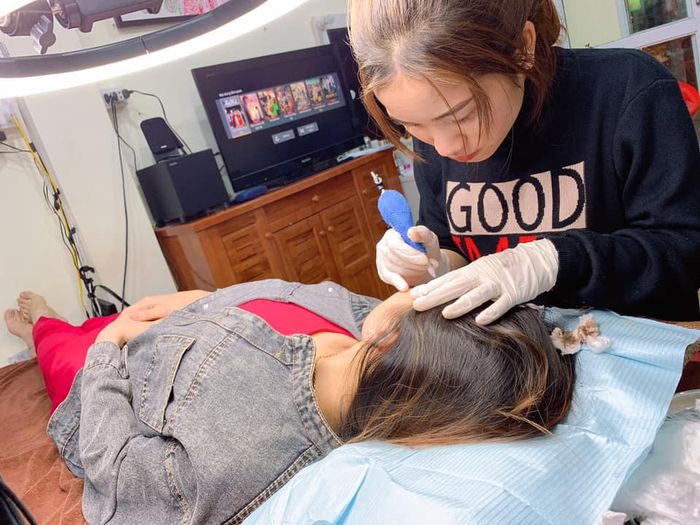 Hình ảnh thực tế về không gian sang trọng và dịch vụ chuyên nghiệp tại Nguyễn Thảo Huyền Beauty Academy