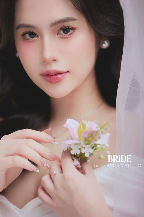 Thắng VN Studio - Khoảnh khắc rạng ngời
