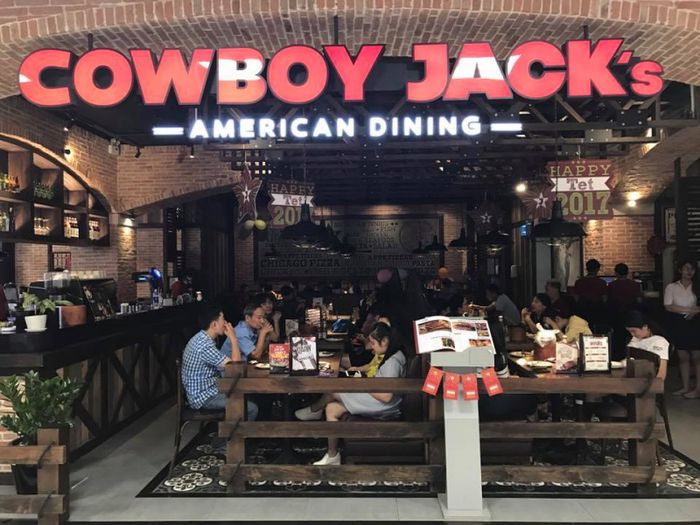 Không gian ấn tượng tại Cowboy Jack's American Dining