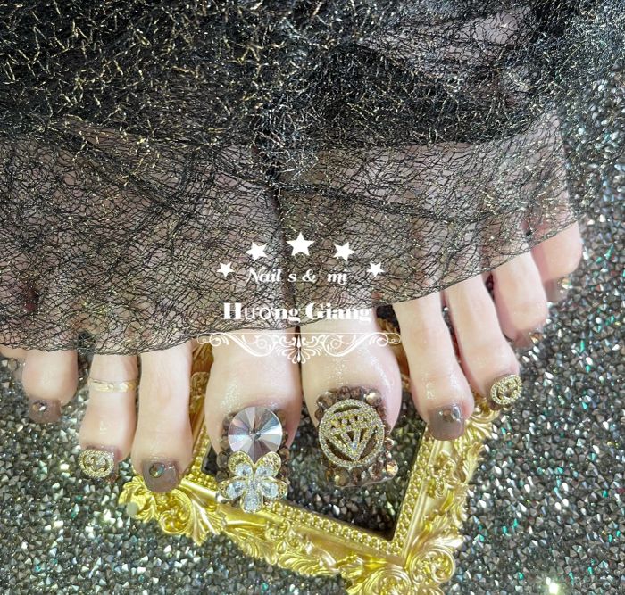 Những mẫu nail ấn tượng được thực hiện bởi bàn tay tài hoa tại Hương Giang Nail