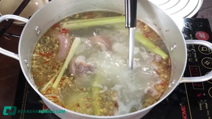huong-dan-nau-bun-gio-heo-04