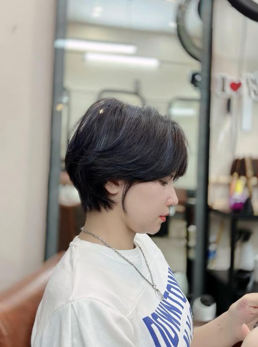 Những mẫu tóc ngắn thời thượng được thực hiện bởi đội ngũ stylist chuyên nghiệp tại Hair salon DũngIvan