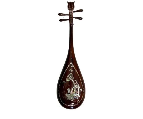 Bộ sưu tập nhạc cụ dân tộc đặc sắc tại Linh Nhi