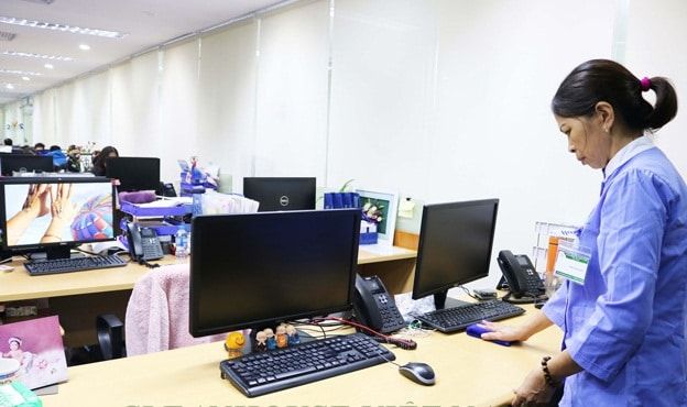 Hình ảnh thực tế dịch vụ vệ sinh chuyên nghiệp của Hòa Mỹ JSC