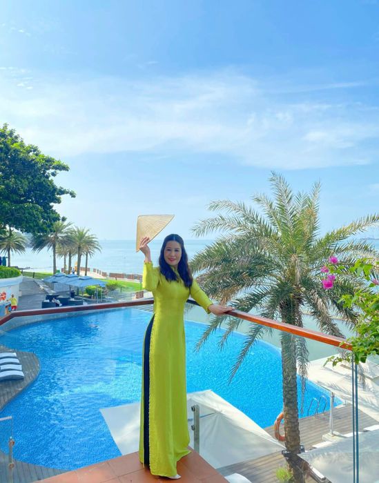 [Hình ảnh] Không gian sang trọng và những mẫu áo dài bắt mắt
