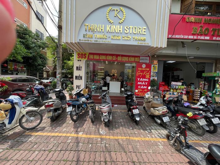 Không gian trưng bày ấn tượng tại Thịnh Kính Store