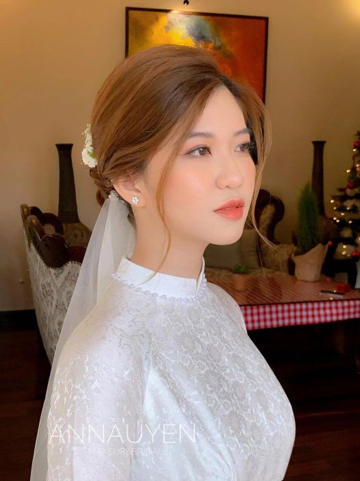Hình ảnh cô dâu lộng lẫy với phong cách trang điểm tại Anna Uyên