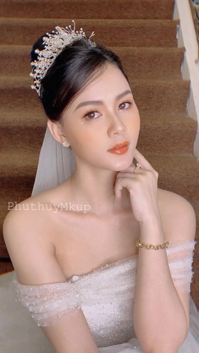 Hình ảnh cô dâu lộng lẫy với phong cách trang điểm Hàn Quốc tại TuArt Wedding