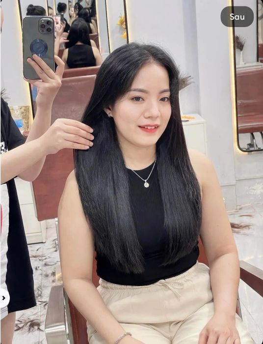 Hình ảnh thực tế về phong cách phục vụ chuyên nghiệp tại Salon Lee Hoàng