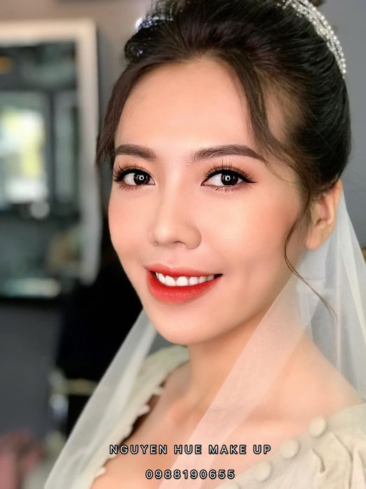 Hình ảnh cô dâu lộng lẫy được tạo nên bởi Nguyễn Huệ Makeup