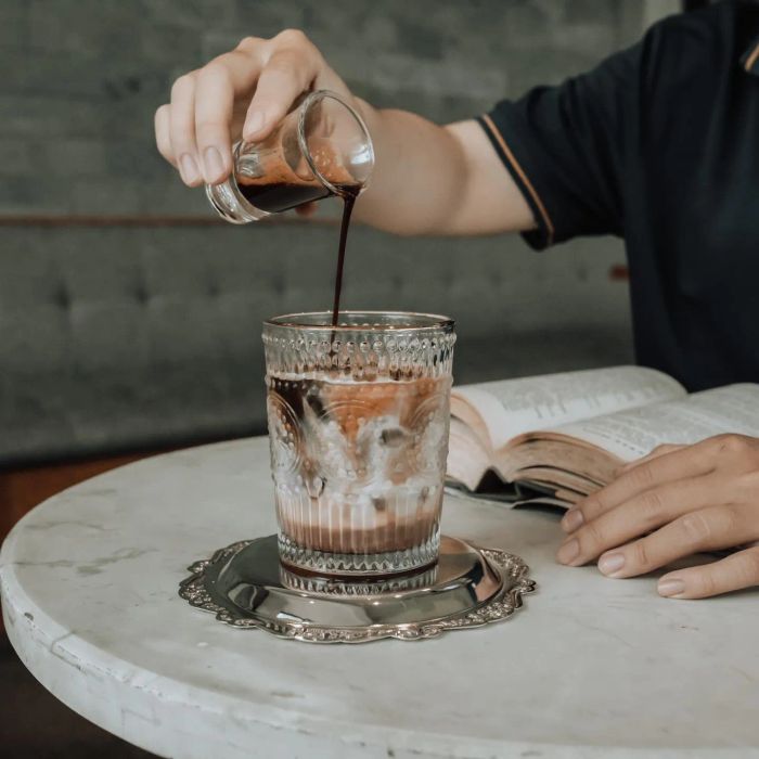 Không gian nhà kính đầy nắng ấn tượng tại KAI Coffee Quận 5
