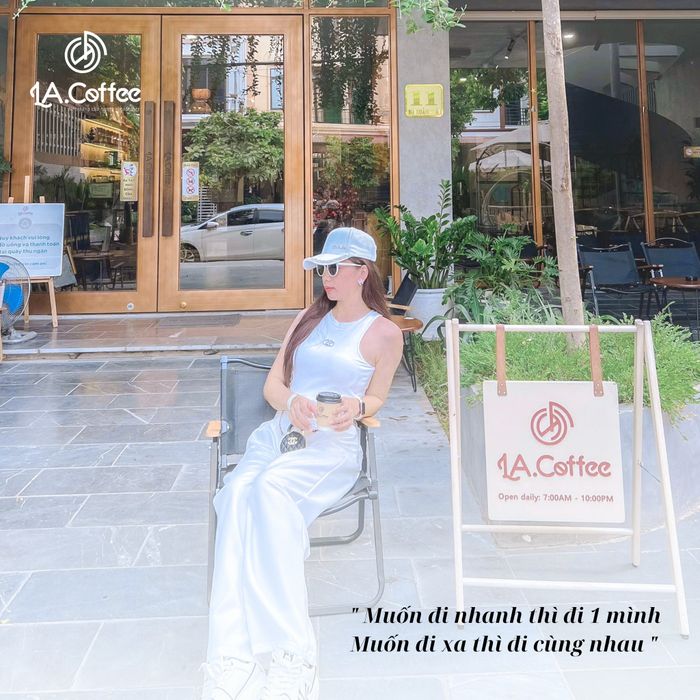 Góc sống ảo nghệ thuật tại LA.Coffee