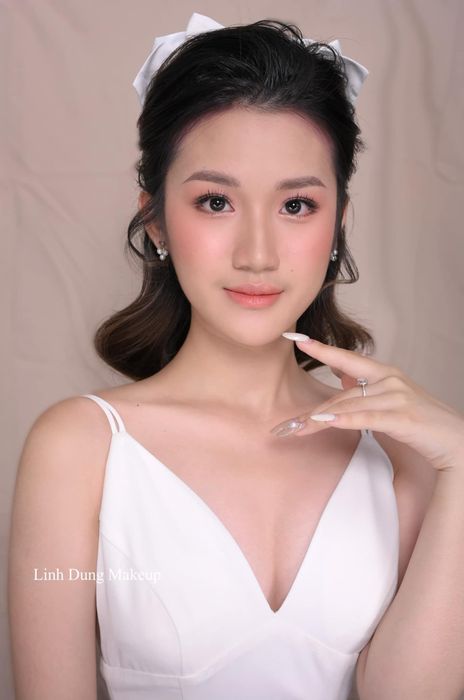 Khoảnh khắc rạng ngời của cô dâu từ Violet Wedding