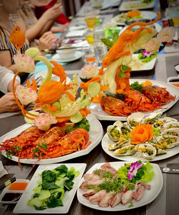 Ảnh thực đơn hải sản phong phú tại Kando