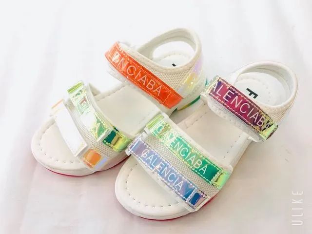 Không gian mua sắm đầy màu sắc tại MOT Kids - Ảnh 2