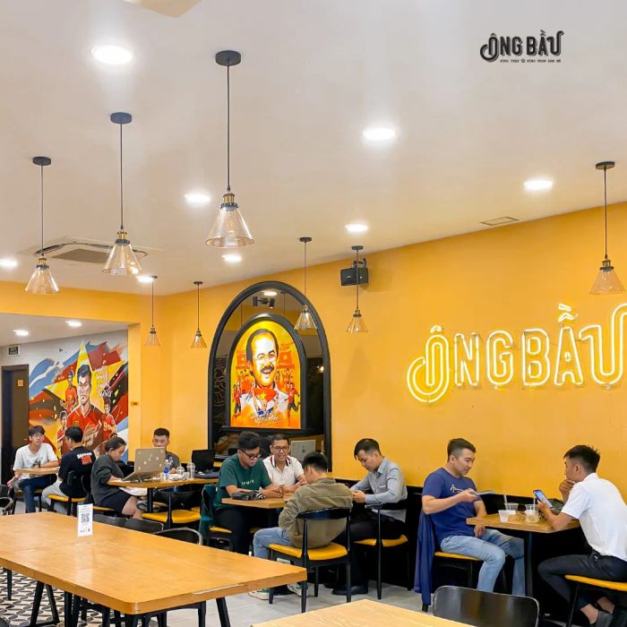 Không gian ấm cúng tại Cà Phê Ông Bầu