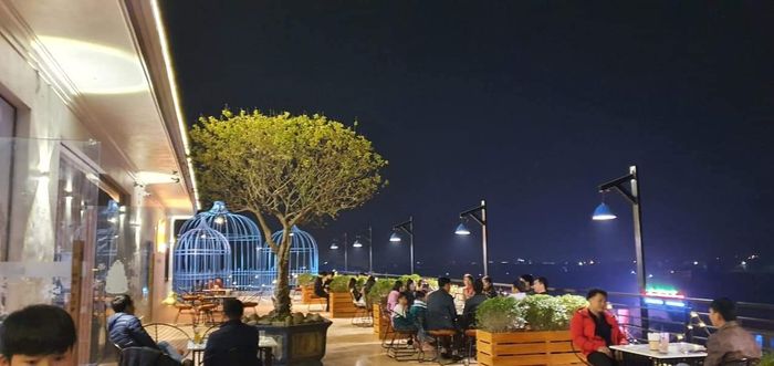 View thành phố từ OnTop Coffee
