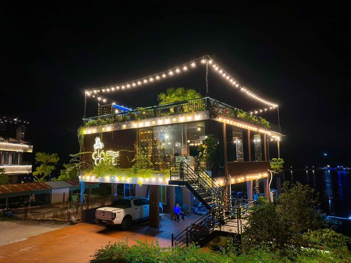 Gió Coffee - View ngắm cầu Bãi Cháy đẹp mê hồn