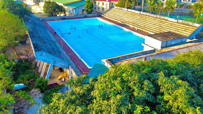 Không gian xanh mát tại Bể bơi Trung tâm TDTT Hà Tĩnh