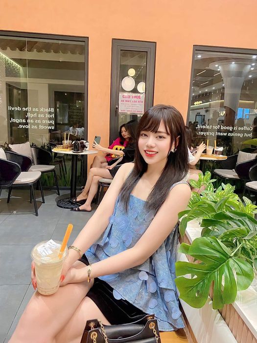 LAIKA Cafe - HẠ LONG: Góc ban công ngắm trọn vẻ đẹp Bãi Cháy