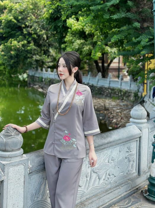 Không gian trưng bày ấn tượng tại Phong Thủy - Pháp Phục Minh Nguyên