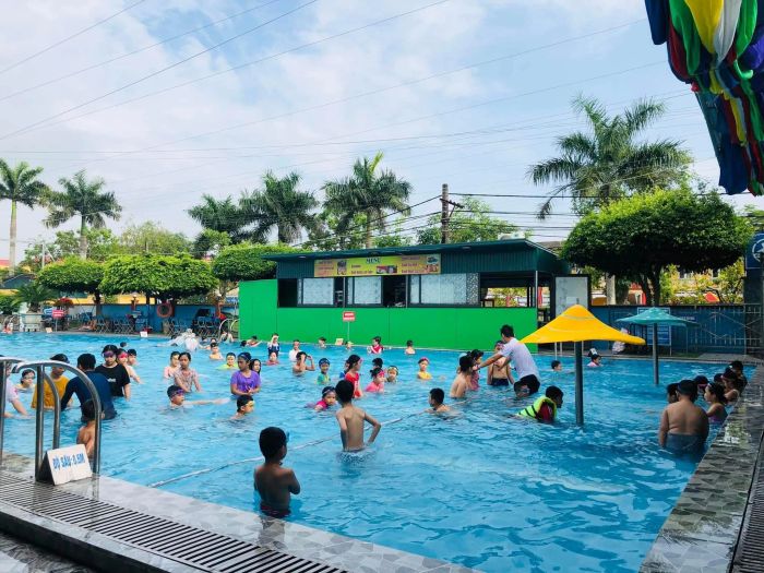 Bể bơi Tân Việt - Ảnh 1, với không gian xanh mát, là lựa chọn hoàn hảo để thư giãn và tận hưởng những phút giây sảng khoái. Mỗi lần ghé thăm, bạn sẽ cảm nhận được sự tươi mới và chất lượng dịch vụ tuyệt vời tại đây.