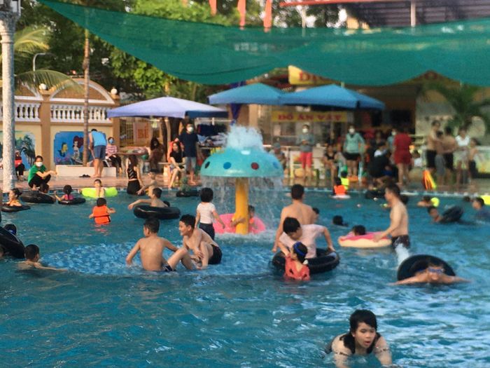 Những khoảnh khắc vui tươi tại Bể bơi Hùng Anh