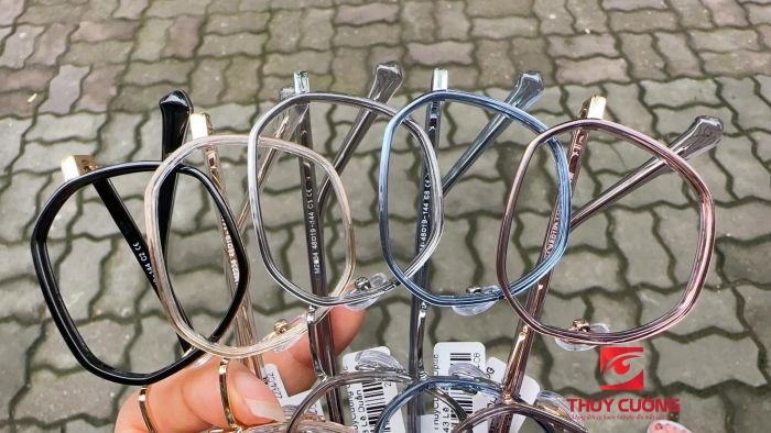 Không gian trưng bày sang trọng tại Kính Mắt Thuý Cường