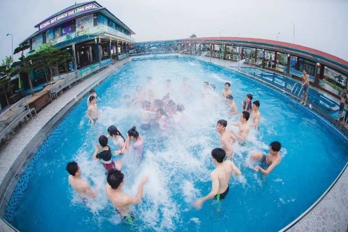 Bể bơi Thái HD - Ảnh 2 tiếp tục là lựa chọn hoàn hảo cho những ai tìm kiếm một địa điểm bơi lội với cơ sở vật chất hiện đại, sạch sẽ và chất lượng dịch vụ vượt trội, luôn tạo nên sự hài lòng cho mỗi khách hàng khi đến trải nghiệm.
