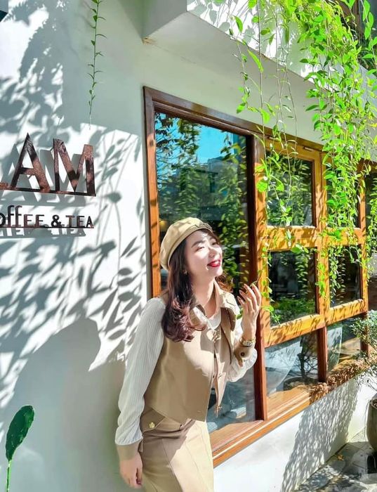 LAM Coffee - Góc sống ảo sang trọng như studio ảnh cưới