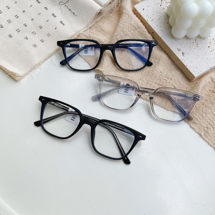 Bộ sưu tập kính đa dạng tại Kee's Shop