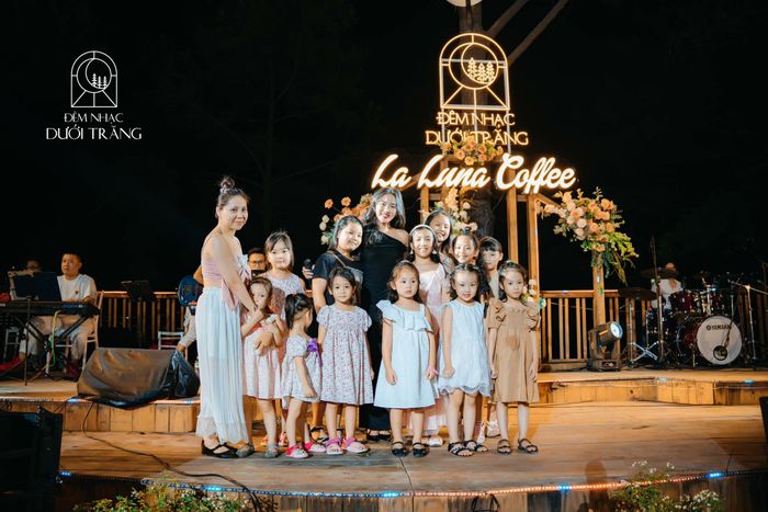 La Luna Coffee Hạ Long - Khung cảnh hoàng hôn tựa thiên đường