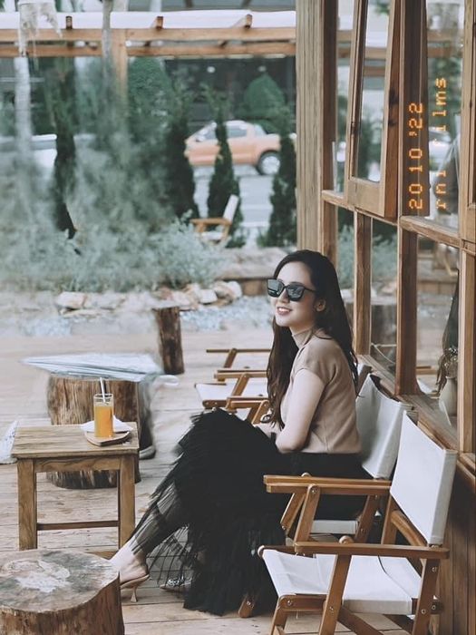 Vintage 198x - Hạ Long: Góc sống ảo lãng mạn dưới ánh đèn vàng