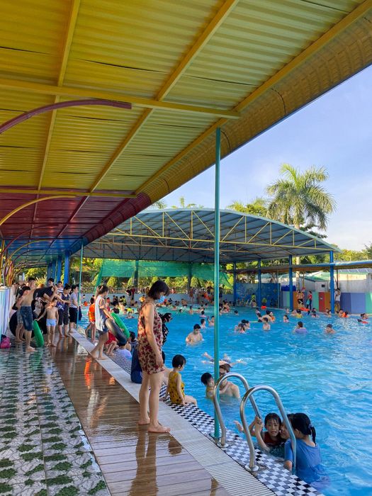 Những khoảnh khắc đáng nhớ tại Bể Bơi Sắc Màu