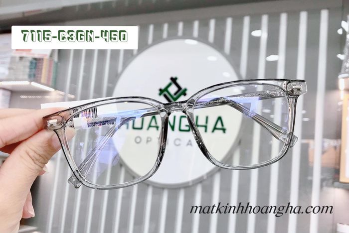 Không gian trưng bày đầy nghệ thuật tại Mắt Kính HOÀNG HÀ - ITALY