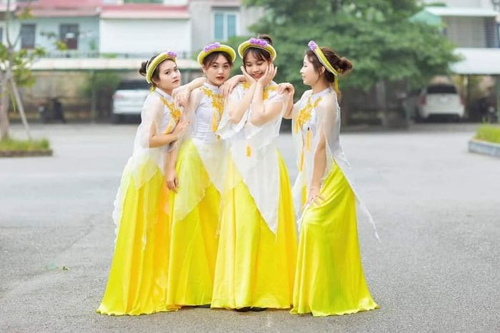 Hình ảnh trang phục biểu diễn đa dạng tại LÊ PHẠM