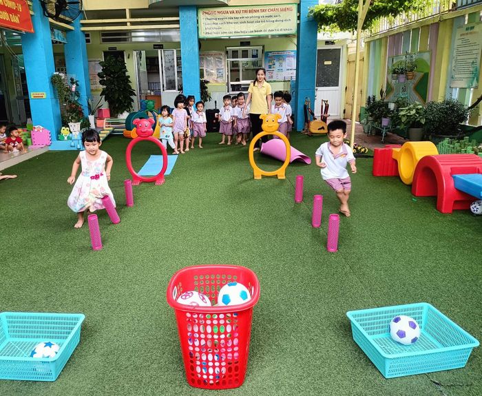 Khuôn viên xanh mát tại Trường Mầm non 2/9