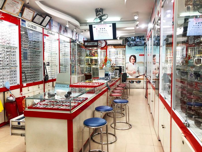 Không gian mua sắm sang trọng tại Mắt Kính Mỹ Tân