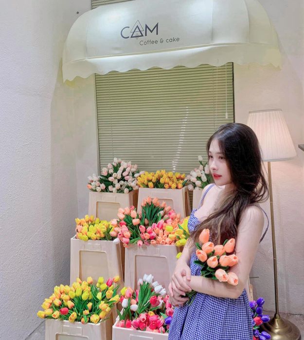 Cam Cafe - Quầy hoa tulip đang gây sốt cộng đồng mạng