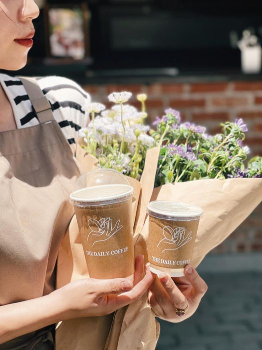 The Daily Coffee - Góc ban công ngập nắng và gió