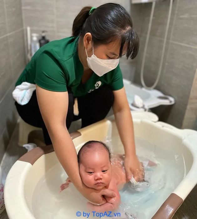Dịch vụ tắm cho em bé tại nhà ở Hà Nội của Hi Baby Care
