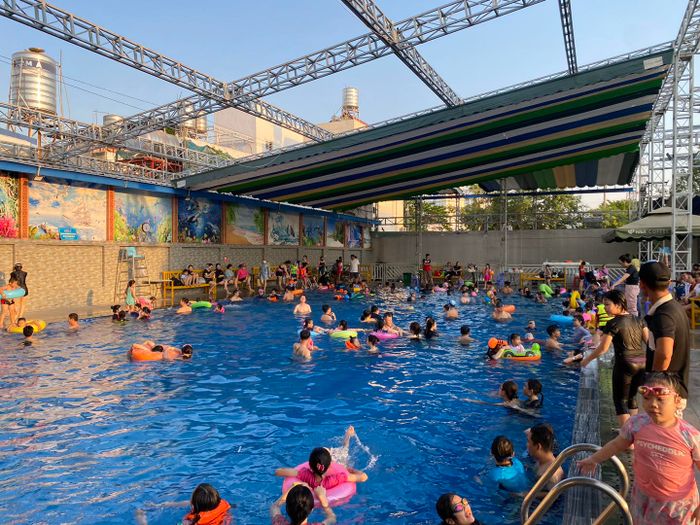 Không gian hiện đại tại Cát Tường Swimming & Fitness Center