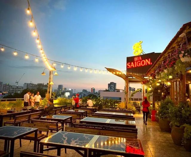 Saigon Grill - Khám Phá Ẩm Thực Đẳng Cấp Tại Tầng Thượng TP.HCM